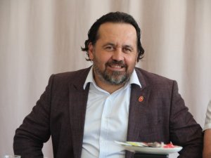 Prof. Dr. Özdarendeli veteriner hekimlerin gururu oldu