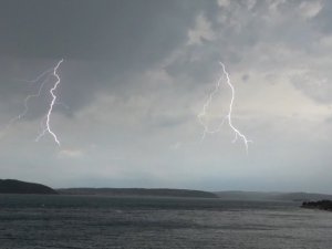 Çanakkale’de yaz ortasında fırtına