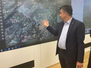 Bakan Pakdemirli: “Antalya’da aynı anda çıkan iki yangını da kontrol altına aldık”