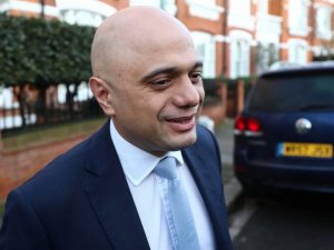 İngiltere’de "Covid-19’dan korkmayın" diyen Sağlık Bakanı özür diledi