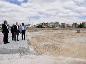 Başkan Pekyatırmacı pazar yerinde incelemede bulundu