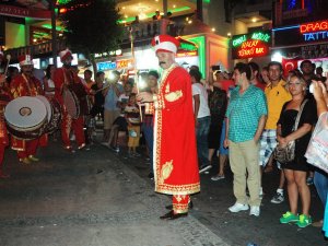 Turistler Mehter Takımı İle Fotoğraf Çektirme Yarışına Girdi