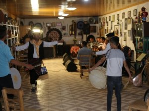 Çamelililer türkülerle hasret giderdi