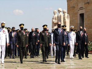 Bakan Akar, komuta kademesi ve OYAK Yönetim Kurulu ile Anıtkabir’i ziyaret etti