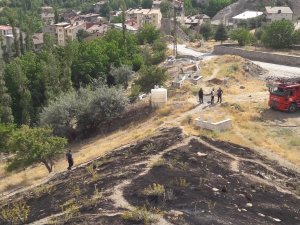 Hakkari’de mezarlık yangını
