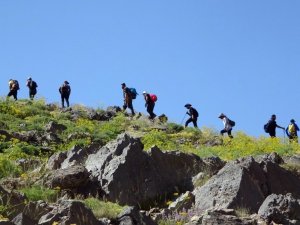 Yüksekovalı dağcılardan Cilo Dağlarına doğa yürüyüşü