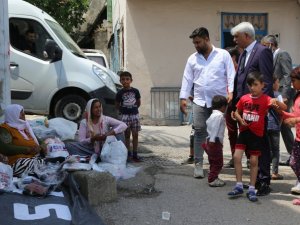 Roman mahallelerini tek tek gezip oy istiyor