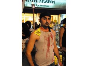 Hayvan Hakları İçin Kafesli Yürüyüş