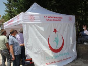 Güroymak’ta vatandaşlar kurulan stantta aşı oldu
