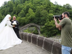 Tarihi Çifte Köprüler düğün çekimlerinin gözde mekanlarından biri haline geldi