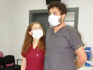 Sağlıkçı çiftin fedakarlığına Bakan Koca’dan teşekkür