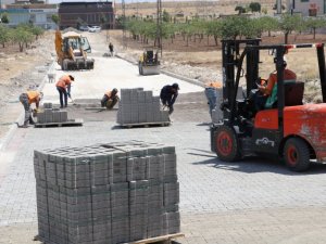 Karaköprü kırsalında kilitli parke çalışması