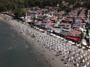 ‘Sakin Kent’ mavi gerdanlığını taktı