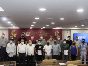 Nazilli’de emlak danışmanları belgelerini aldı