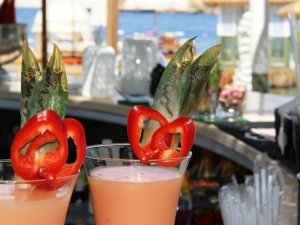 Bentonit kilinden kokteyl yaptılar, yerli ve yabancı turistlerin ilgi odağı oldu