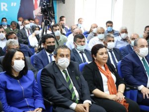 Sanayi ve Teknoloji Bakanı Varank: "Bizim Bakanımız çizmesini giymiş müsilaj temizlerken İstanbul’un Belediye Başkanı Antep’e gitmiş baklava açıyor”