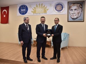 Ankara Üniversitesi’nden Vali Aksoy’a Hitit Güneşi