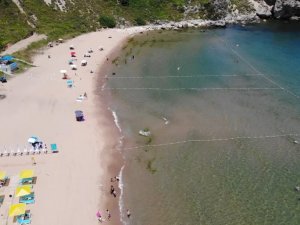 Şile Uzunkum Plajı’nda ‘Mavi Bayrak’ dalgalanmaya başladı