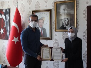 Eğitimini tamamlayan öğrencilere hafızlık ve teşekkür belgeleri verildi