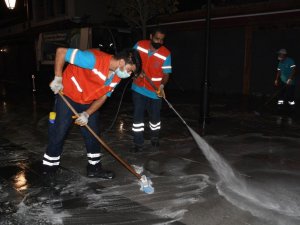 Kuşadası Belediyesi’nin hijyen savaşçılarından normalleşme mesaisi