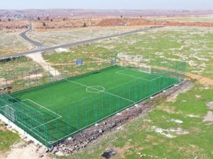 Karaköprü kırsalında sentetik çim saha çalışması