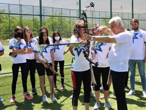 Başkan Gürün, şampiyon okçularla bir araya geldi