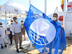 Mavi Bayraklı halk plajı tatilcileri bekliyor