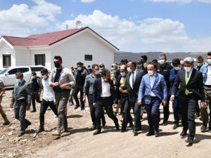 Bakan Yardımcısı Çataklı depremzedelerle bir araya geldi