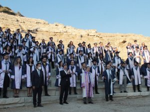 Tarihin ilk tıp okulunda 2 bin yıl sonra diploma töreni