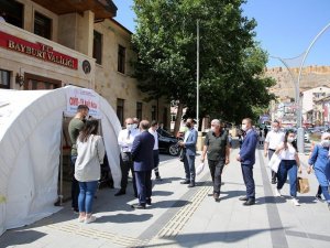 Vali Cüneyt Epcim, aşılama noktalarını inceledi