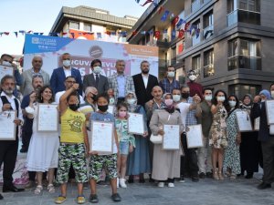 Üsküdar’da kentsel dönüşümün ardından anahtarlar hak sahiplerine teslim edildi