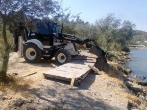 Kaçak iskelelerin yıkımına başlandı