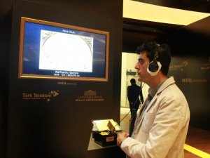 Görme engelli sanatseverler ‘Tablolar Konuşuyor Dijital Resim Sergisi’ni gezdi