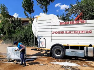 Ergani’de çöp konteynerleri dezenfekte edildi