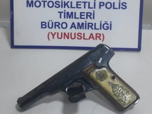 Kütahya’da ruhsatsız tabanca ve pompalı av tüfeği ele geçirildi