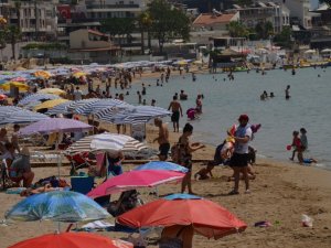 Didim’de normalleşmenin ilk gününde plajlar doldu