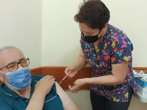 Büşra hemşireden ’aşı kampanyasına katılın’ çağrısı