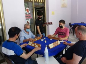 Uşak normalleşti, kahveciler bayram etti