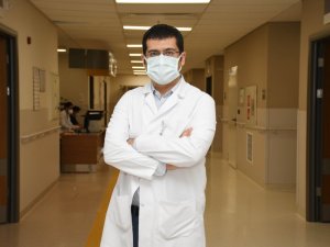 Prof. Dr. Çil: "Kanser hastalarının 3. doz aşı yaptırmaları uygun"