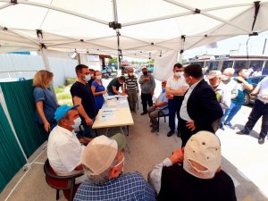 Vatandaşlar pazar yerinde aşılandı