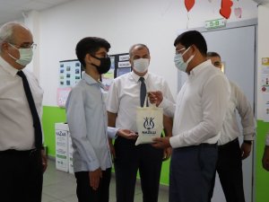 Başkan Özcan, LGS’den tam puan alan Emre’yi onurlandırdı