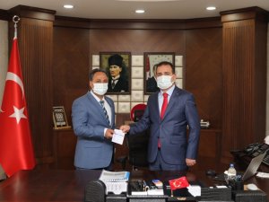 Vali Akbıyık’tan kurban bağışına destek