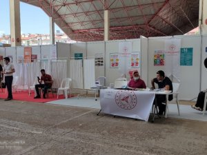 Fuara katılanlar sıraya girip randevusuz aşılandı