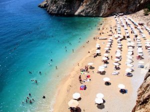 Normalleşmeyle birlikte dünyaca ünlü Kaputaş Plajı’na yoğun ilgi