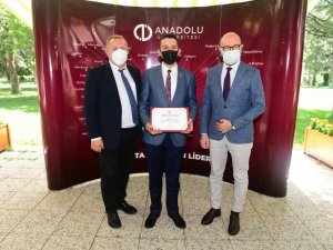 Rektör Erdal, Doç. Emre Ünlenen’i tebrik etti