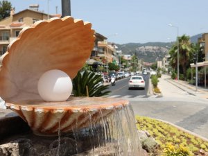 Yunus Nadi Caddesi’ne süs havuzu yapıldı