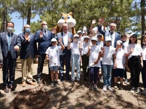 Vali Özkan: "En büyük telafi tarihimizi, kültürümüzü tanıyabilmektir"