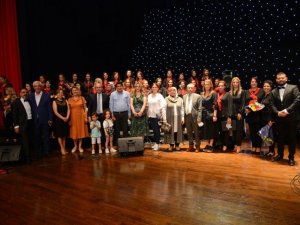 Belediye Başkanı Ekicioğlu: “Sahne sanatçının gelecek de sizlerin”