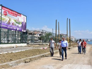 Altınova Sahili göz kamaştırmaya başladı