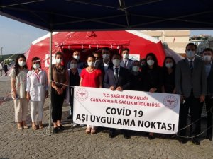 Çanakkale Valisi Aktaş, 3. doz aşısını aşı çadırında yaptırdı